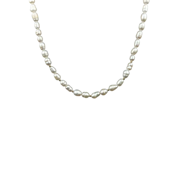 Collier en véritables perles d'eau douce.