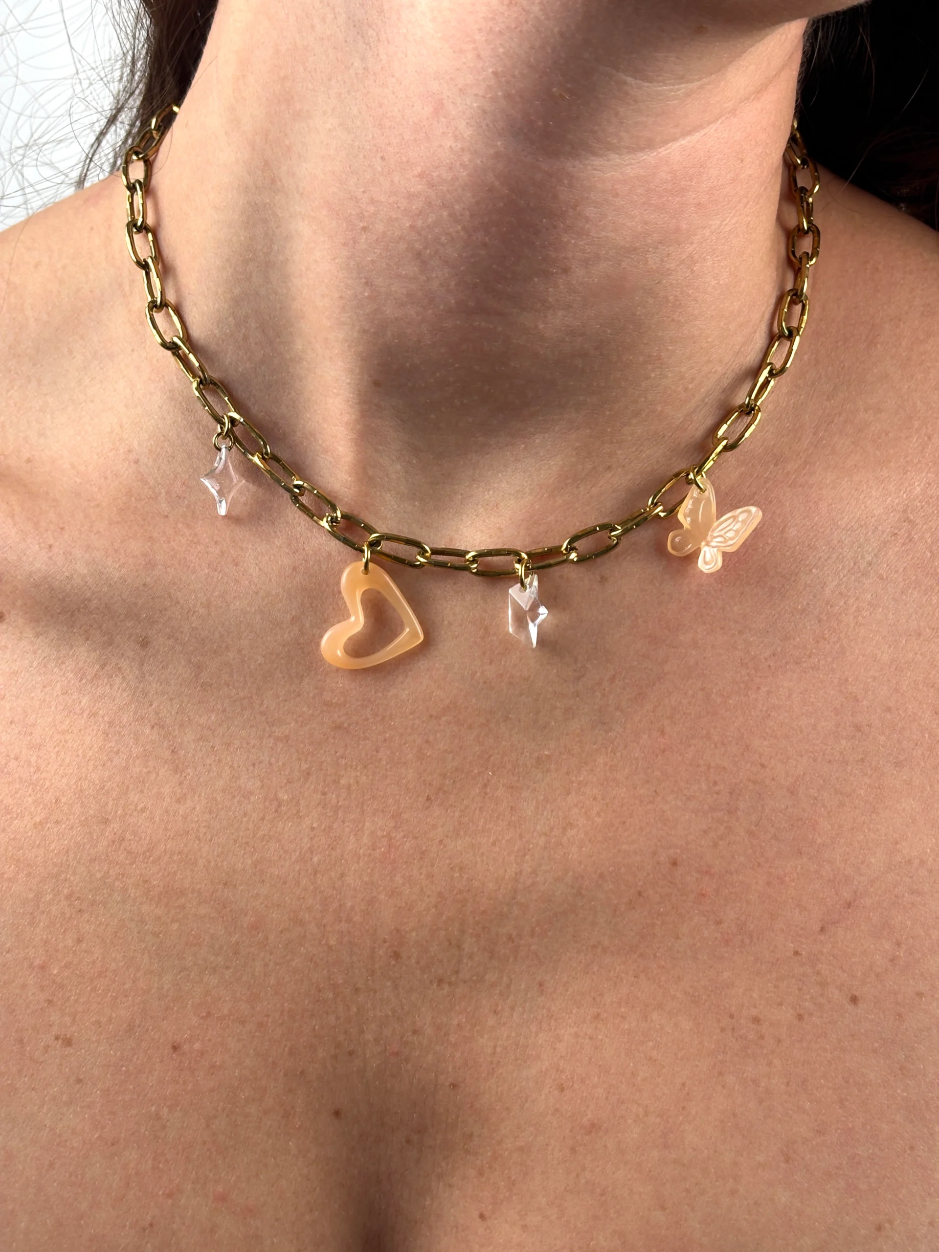 Collier quatre Charms porté