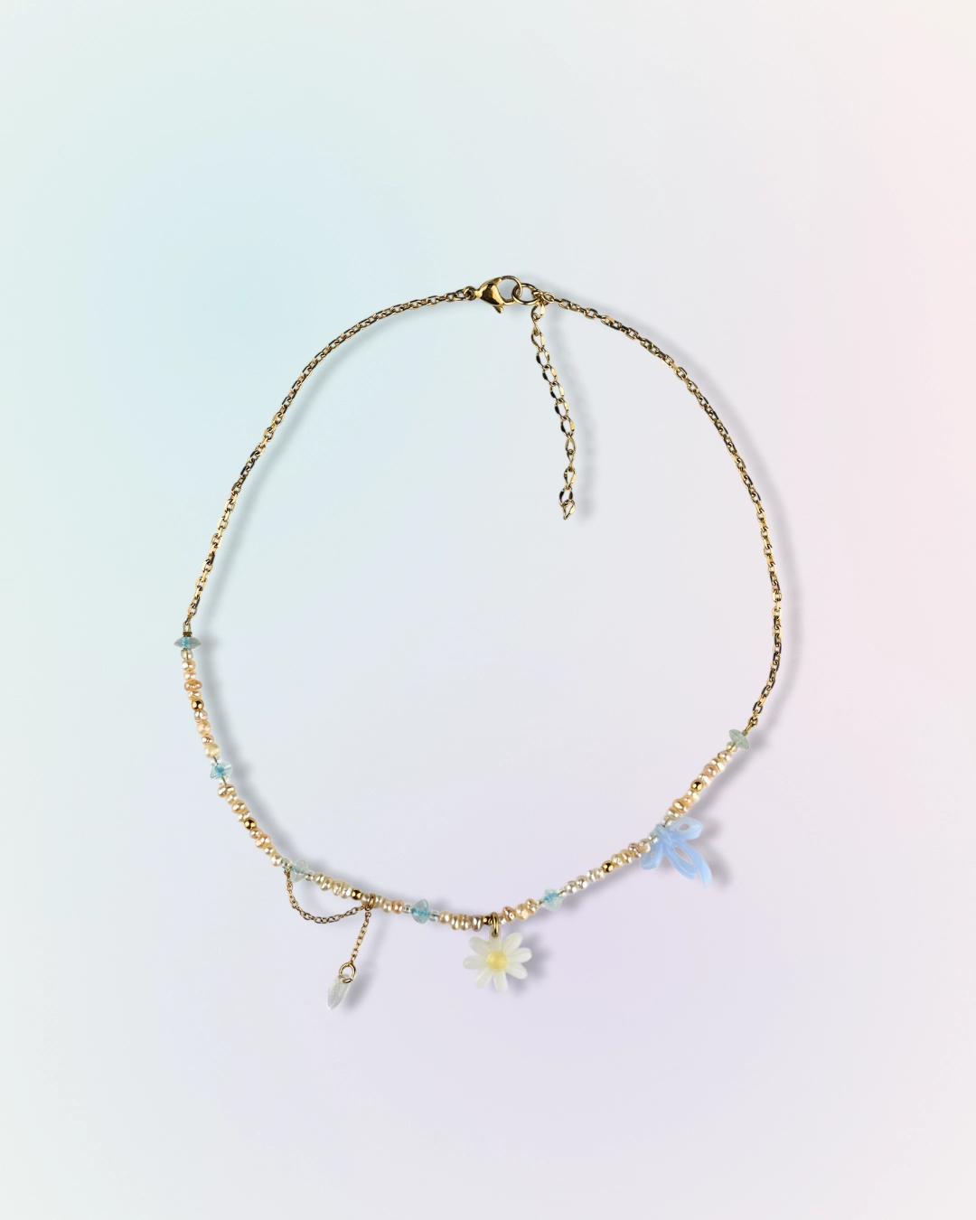 Collier en perles d'eau douce rose, charm marguerite et noeud girly