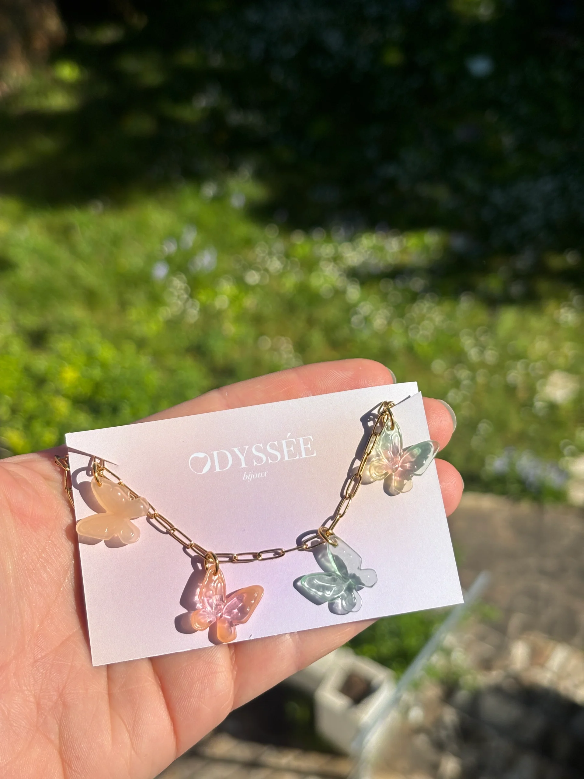 Collier doré acier inoxydable à charms papillons personnalisés.