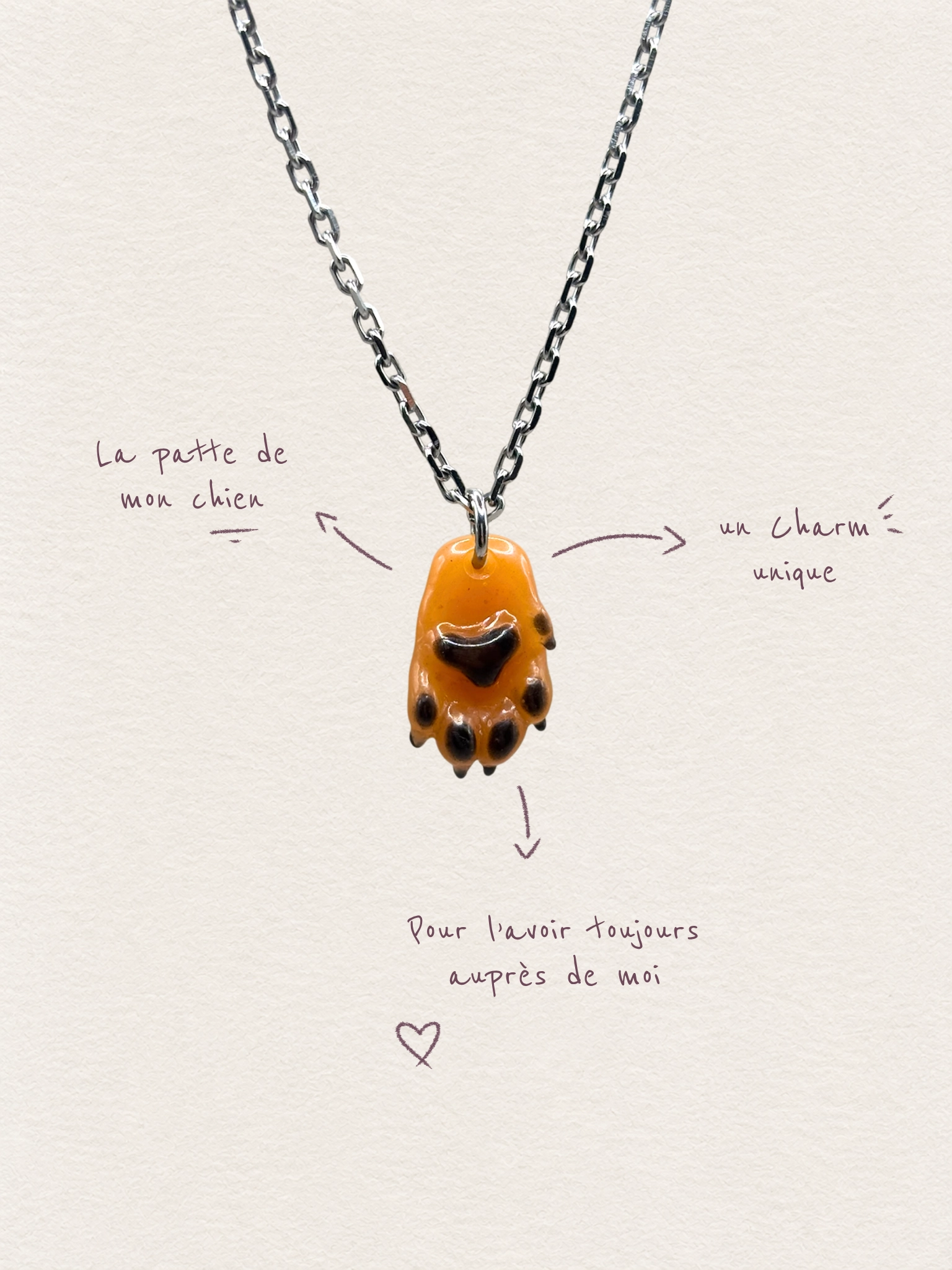 Charm unique d'une patte de chien teckel, une création sur mesure Odyssée bijoux