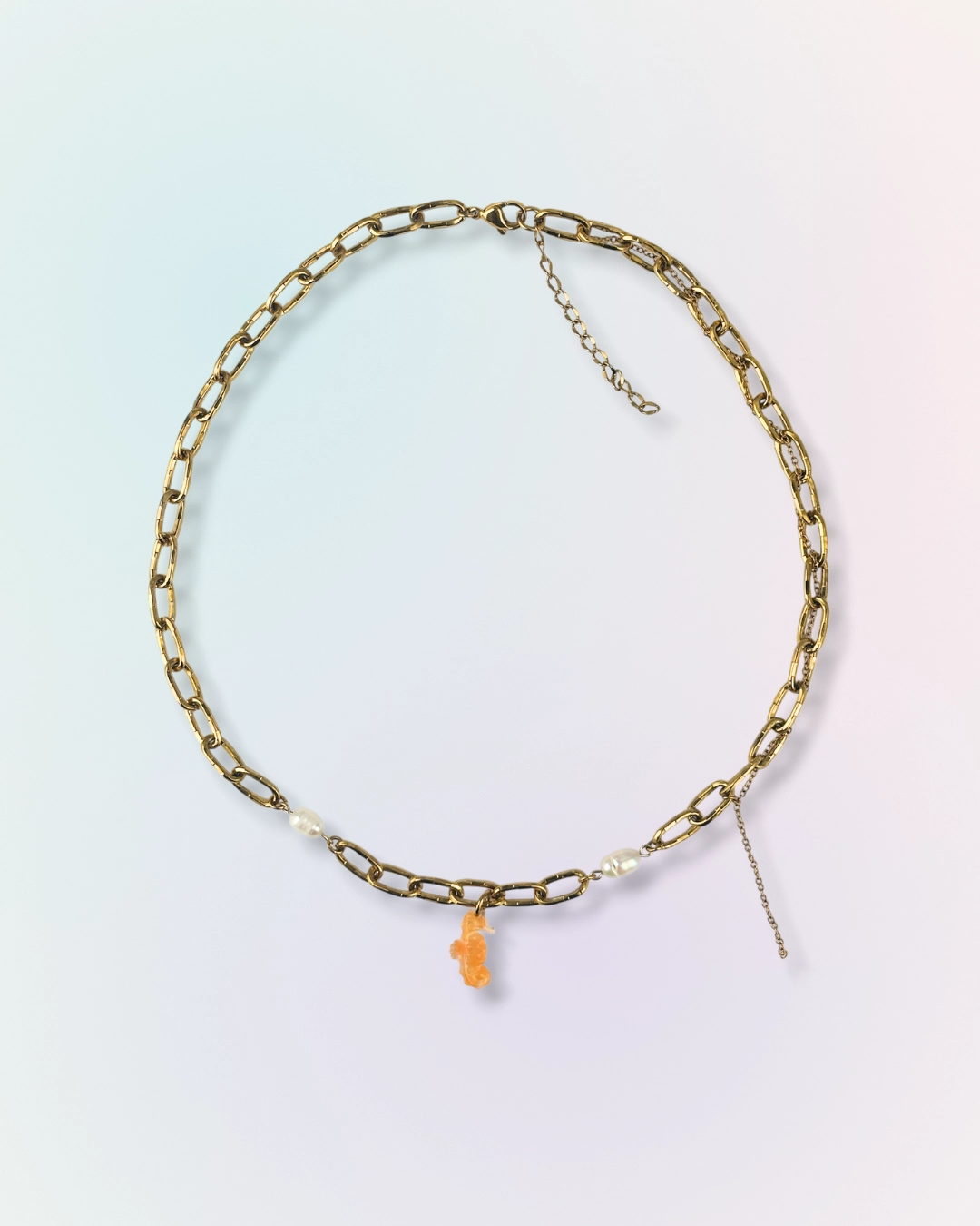 Collier Sunrise en chaîne dorée avec perles et charm hippocampe orange, collection Mermaid Odyssée Bijoux