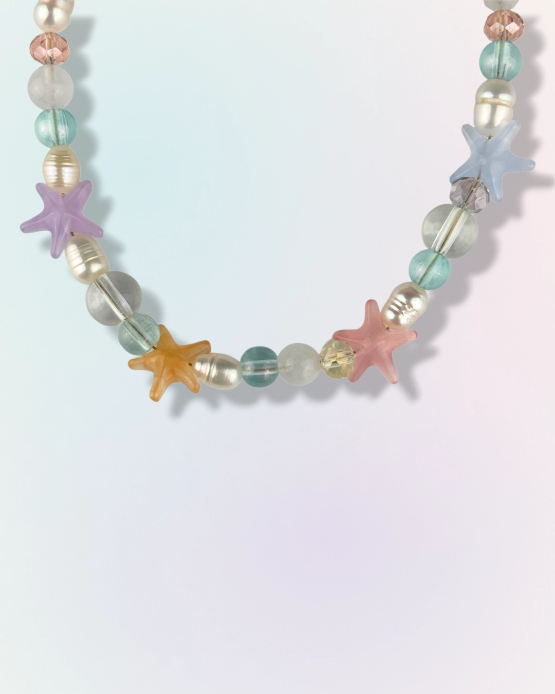 Collier Starfall en perles de verre pastel avec charms étoiles de mer multicolores, collection Mermaid Odyssée Bijoux