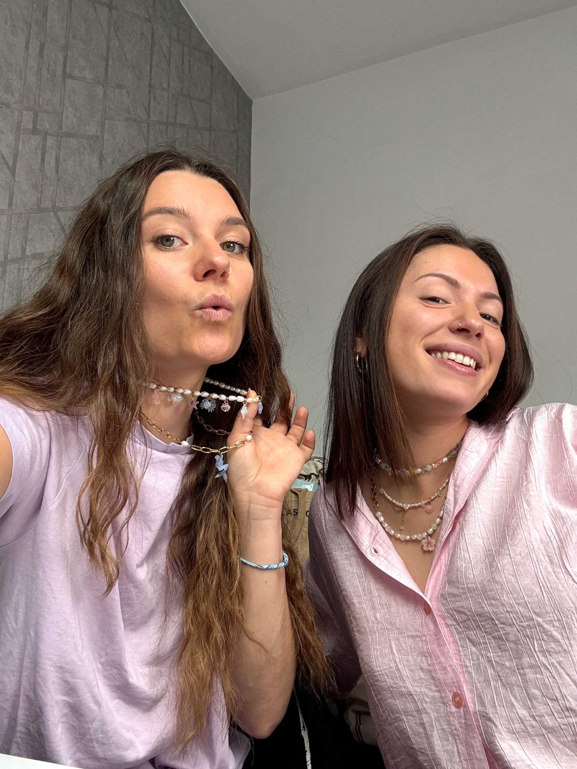 Clara et Mathilde, créatrice d'odyssée bijoux