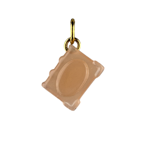 Charm livre marron boucle dorée
